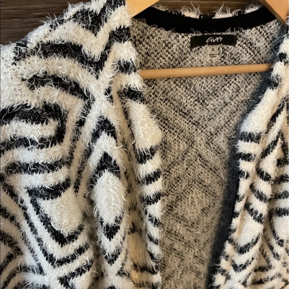 Patterned Cardigan - image 4